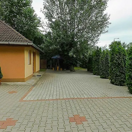 Apartment- Yellow Appartamento